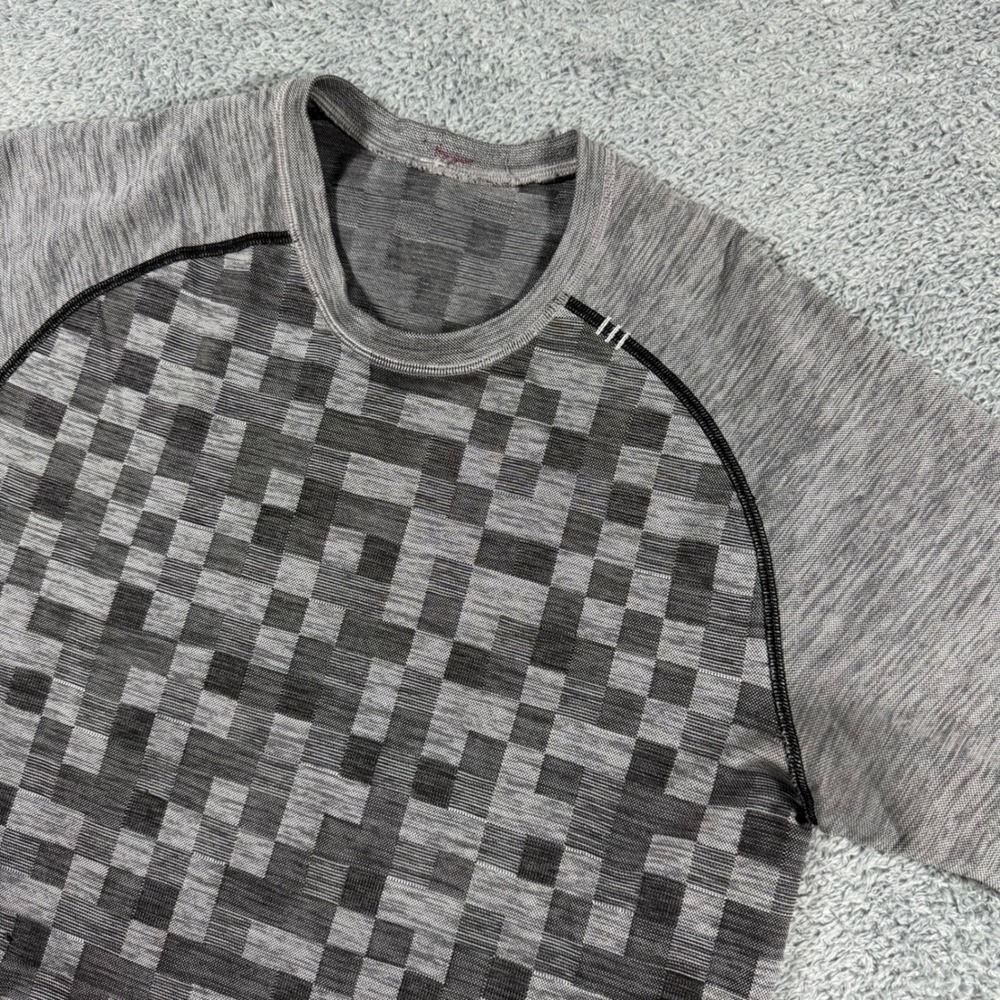 Lululemon Metal Vent‎ Tech Shirt Mens Medium Grey Pixel Checkered S/S Training